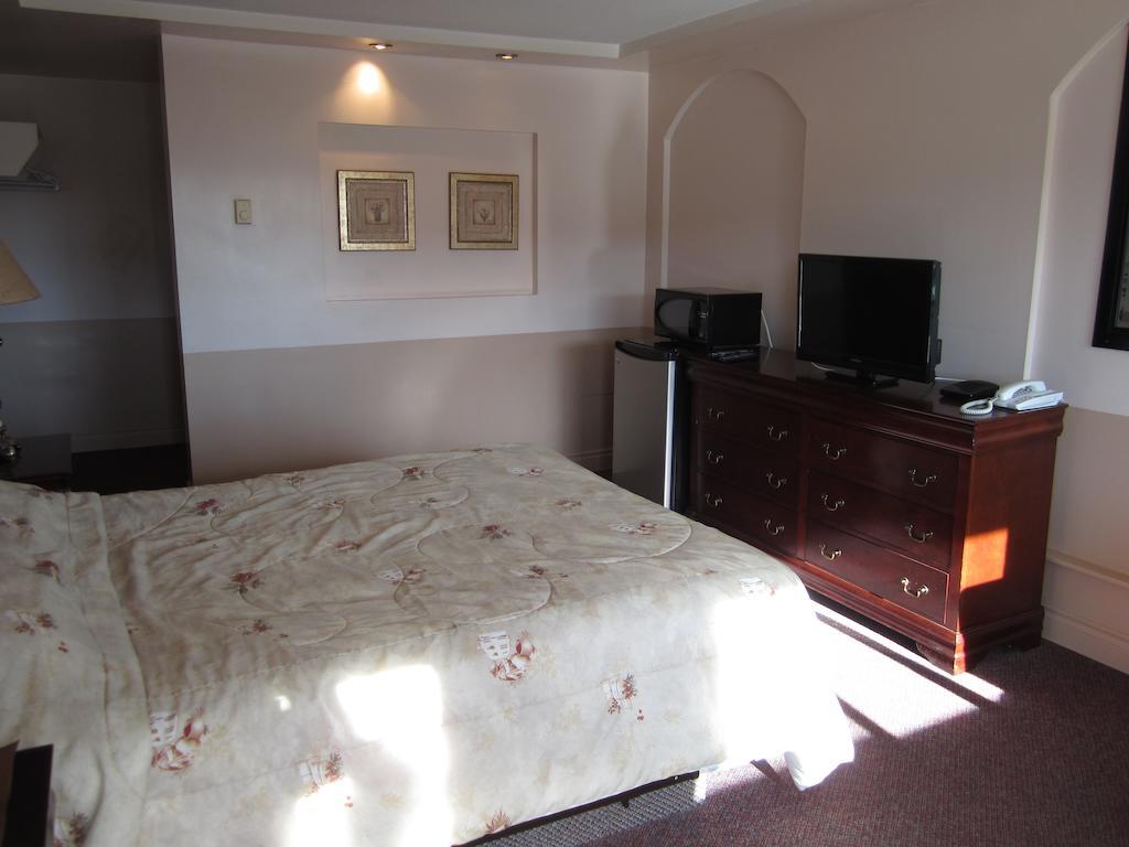 Traveller'S Inn Dawson Creek Exteriör bild