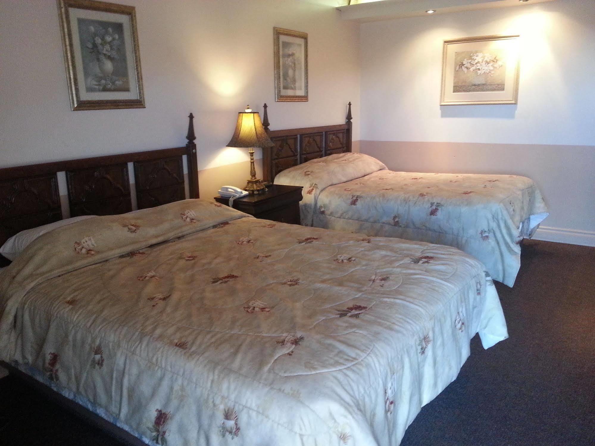 Traveller'S Inn Dawson Creek Exteriör bild