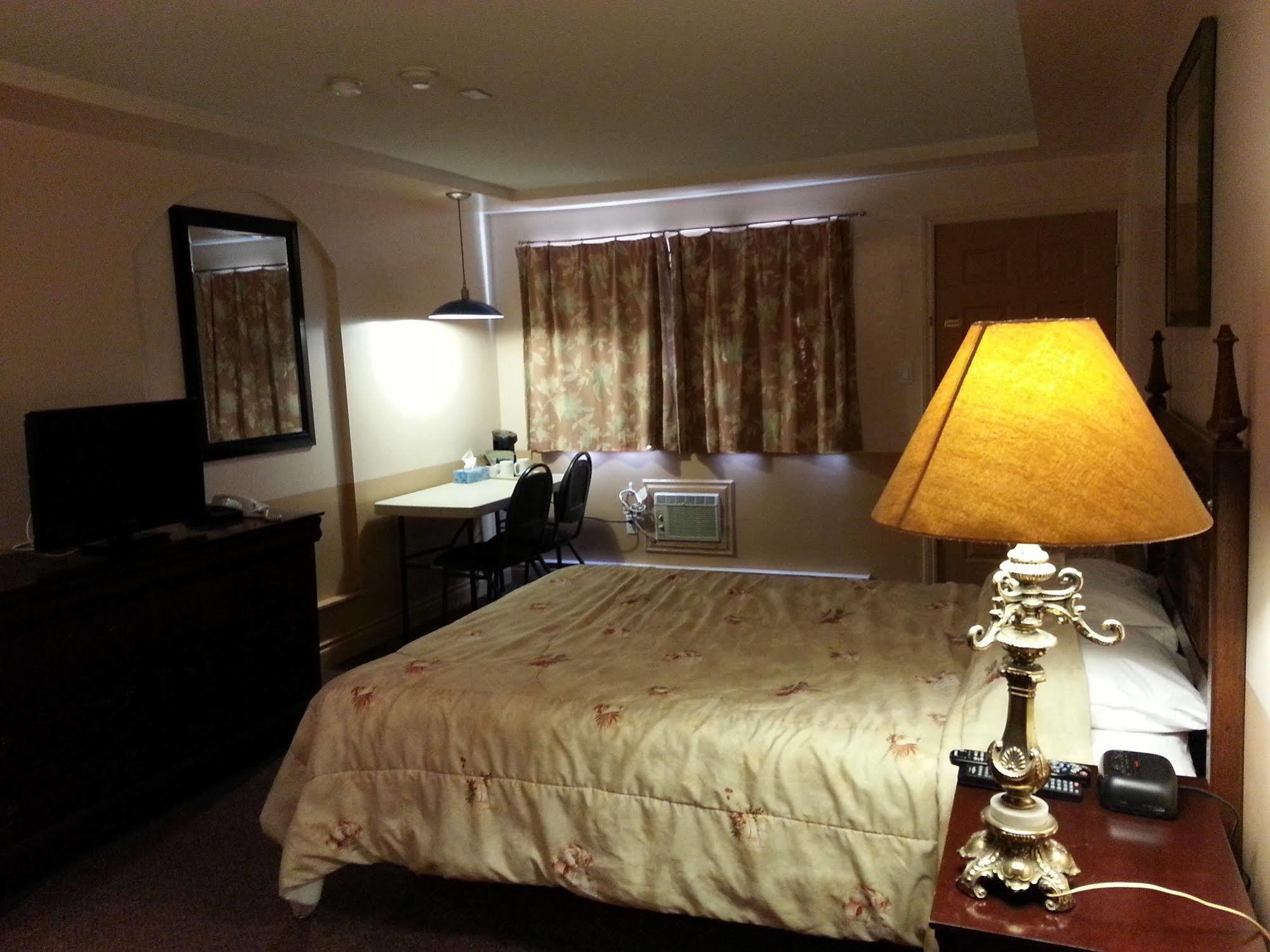 Traveller'S Inn Dawson Creek Exteriör bild
