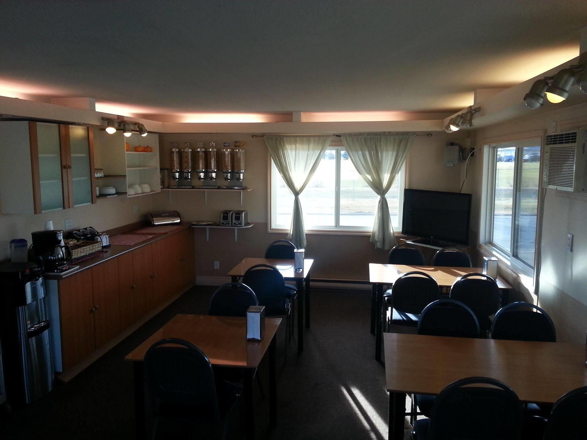 Traveller'S Inn Dawson Creek Exteriör bild